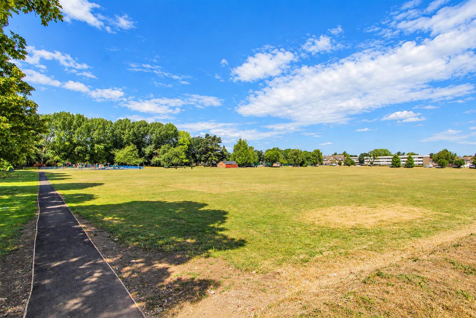 Brabazon Avenue, Wallington